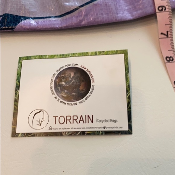 Torrain vegan recycled clutch feed bag - Picture 8 of 8